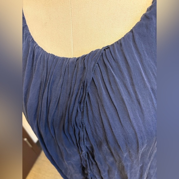 Navy Sleeveless 100% Silk drapey Women's Blouse size Medium - Picture 3 of 10